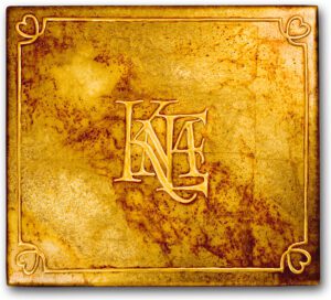 contemporary-luxury-photo-albums-personal-monogram-in-marbled-gold-finish -front cover